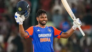2 முறை டக் அவுட்.. தேவையில்லாத சிந்தனைகள் தலைக்குள் ஓடியது.. சதம் விளாசிய சஞ்சு சாம்சன் பேட்டி!