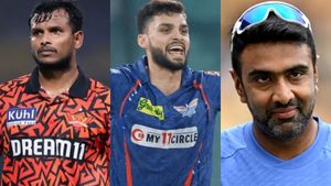 நடராஜனை ரூ.10 கோடிக்கு வாங்கிய சிஎஸ்கே.. நவீனுக்கு ரூ.5.5 கோடி.. அஸ்வினின் ஏலத்தில் நடந்தது என்ன?