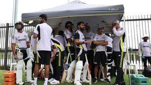 IND vs AUS- இந்திய அணிக்கு பெரிய பின்னடைவு.. முக்கிய பவுலருக்கு காயம்.. மாற்று வீரர் அறிவிப்பு