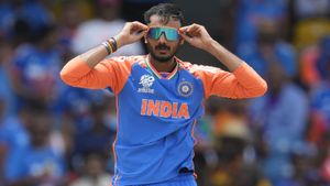 IND vs SA - 2வது டி20 போட்டியில் அக்சர் பட்டேல் நீக்கப்பட வாய்ப்பு? அதிரடி ஆல்ரவுண்டர் அறிமுகம்