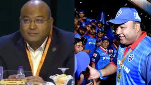 IPL - நாடி நரம்பெல்லாம் பிஸினஸ் வெறி.. மற்ற அணிகளின் பர்ஸை ஓட்டை ஆக்கி ஜெயித்த DC ஓனர் கிரண் குமார்