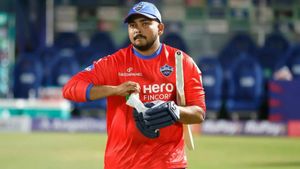 IPL 2025- 7.5 கோடி ரூபாயிலிருந்து 75 லட்சமாக குறைந்த சம்பளம்.. வாய் கொழுப்பால் மிதி வாங்கிய வீரர்