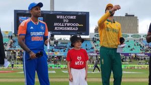 IND vs SA: டாஸை இழந்த சூர்யகுமார்.. இந்தியா முதல் பேட்டிங்.. பிளேயிங் லெவனில் யாருக்கு வாய்ப்பு?