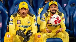 CSK Squad 2025: சிஎஸ்கே அணியில் இருக்கும் மிகப் பெரிய ஓட்டை! எப்படி சமாளிப்பார் தோனி,ருதுராஜ்?