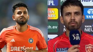 IPL 2025- இந்திய அணியில் வாய்ப்பு கிடைக்காத வீரருக்கு 5500 சதவீதம் ஊதியத்தை அதிகரித்த ஆர்சிபி