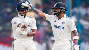 கோலி vs ஜெய்ஸ்வால்- முதல் 15 டெஸ்டில், அபார ரெக்கார்ட்.. டெஸ்டில் கிங் கோலியை முந்திய ஜெய்ஸ்வால்