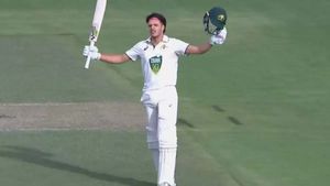 IND vs AUS: யாரு சாமி நீ? இந்திய பந்துவீச்சாளர்களை வெளுத்த 19 வயது ஆஸ்திரேலிய வீரர் சாம் கோன்ஸ்டாஸ்