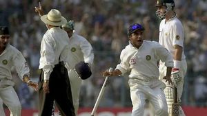 IND v AUS-சரித்திரத்தில் இடம்பிடித்த கொல்கத்தா டெஸ்ட்! ஃபாலோ ஆன் பெற்றும் இந்திய அணி வென்றது எப்படி?