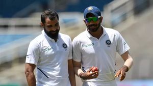 IND vs AUS: ஷமிக்கு என்ன ஆச்சு? குண்டைத் தூக்கிப் போட்ட ரோஹித்.. ஆஸ்திரேலிய தொடரில் ஆட முடியாதா?