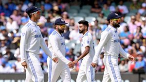 IND vs AUS 4வது டெஸ்ட் முதல் அடியை கொடுத்த ஆஸ்திரேலியா.. கேப்டன் பாட் கம்மின்ஸ் எடுத்த முடிவு