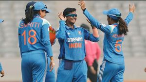 IND W vs WI W: மாபெரும் உலக சாதனை படைத்த இந்திய ஆல் ரவுண்டர் தீப்தி சர்மா.. 6 விக்கெட் ரெக்கார்டு