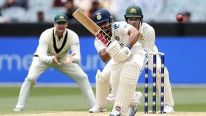 IND vs AUS: புஷ்பா டா.. ஆஸ்திரேலிய அணியை கதறவிட்ட நிதிஷ் குமார்.. ஃபாலோ ஆன் கொடுக்கும் திட்டம் காலி