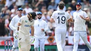 ENG vs NZ: இந்தியாவை ஒயிட்வாஷ் செய்த நியூசிலாந்தா இது.. சொந்த மண்ணில் இங்கிலாந்திடம் வீழ்ந்த சோகம்