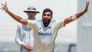 Bumrah: சரித்திரத்தில் எந்த பவுலரும் இப்படி செய்ததில்லை.. அரண்டு போன ஆஸ்திரேலியா.. இமாலய சாதனை