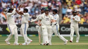 IND vs AUS: என்ன பால் இது.. அரண்டு போன ட்ராவிஸ் ஹெட்.. பும்ரா வைத்த ட்விஸ்ட்.. வெறித்தனமான விக்கெட்