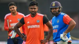 சஞ்சு சாம்சன் செய்த வேலைக்கு மாநில அணியில் கூட இடமில்லை.. ஒரு வரி மெசேஜால் வாய்ப்பு போச்சு
