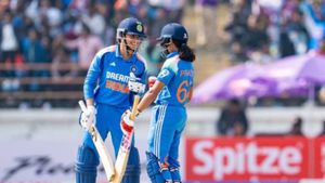 மகளிர் கிரிக்கெட்டில் 435 ரன்கள் குவித்து இந்தியா சாதனை.. 80 பந்துகளில் 135 ரன்கள் விளாசிய ஸ்மிருதி