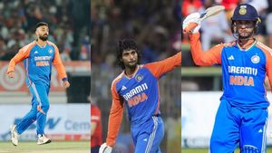 ICC T20 Rankings : 25 இடங்கள் முன்னேறிய தமிழக வீரர் வருண் சக்கரவர்த்தி.. திலக் வர்மா, அபிஷேக் அபாரம்