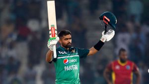 PAK vs NZ: மாபெரும் உலக சாதனை.. மைல்கல் சாதனை படைத்த பாபர் அசாம்.. விராட் கோலி சாதனை முறியடிப்பு