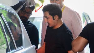கவுதம் கம்பீர் பிஏ-வுக்கு இந்திய வீரர்களுடன் தங்க அனுமதி இல்லை.. பிசிசிஐ கறார்.. என்ன நடந்தது?
