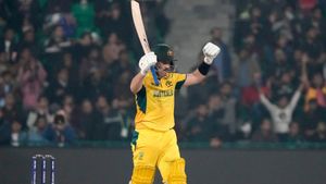 AUS vs ENG: சாம்பியன்ஸ் டிராபி வரலாற்றிலேயே அதிவேக செஞ்சுரி.. சேவாக் ரெக்கார்டை தொட்ட இங்லிஸ்