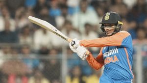 IND vs ENG: உலகிலேயே எந்த வீரரும் செய்யாத பிரம்மாண்ட டி20 சாதனை.. ரெக்கார்டை உடைத்த அபிஷேக் சர்மா