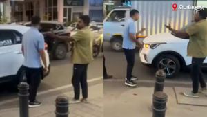 ஆட்டோ டிரைவருடன் வாக்குவாதத்தில் ஈடுபட்ட ராகுல் டிராவிட்.. காரை இடித்ததால் கடும் ஆத்திரம்- வீடியோ