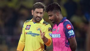 MS Dhoni- தல இருக்கும் போது நான் எப்படி? சாம்சன் தந்த மரியாதை.. உடனே மேடையில் தோனி செய்த காரியம்