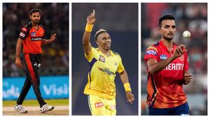 ஐபிஎல் வரலாற்றில் ஒவ்வொரு சீசனிலும், அதிக விக்கெட் வீழ்த்தி பர்பிள் நிற கேப் வென்ற பவுலர்கள் யார்?