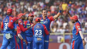 SRH vs DC- என்ன டா பெரிய பேட்டிங் படை.. SRH துவம்சம் செய்த டெல்லி.. 5 விக்கெட் வீழ்த்திய ஸ்டார்க்
