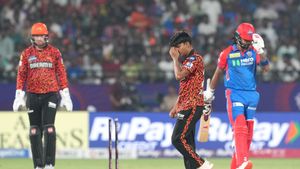 SRH vs DC: சன்ரைசர்ஸ்க்கு படுதோல்வி! 16வது ஓவரிலே வெற்றி இலக்கை எட்டிய டெல்லிக்கு 2வது வெற்றி