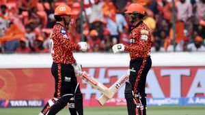 SRH vs RR- 21 பந்துகளில் அரைசதம்.. ராஜஸ்தான் பந்துவீச்சை சிதறடித்த டிராவிஸ் ஹெட்.. காவ்யா ஹாப்பி