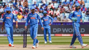 IND vs NZ Final: மெகா ஃபீல்டிங் சொதப்பல்.. மோசமான இடத்தில் இருக்கும் இந்திய அணி.. நியூசிலாந்து டாப்