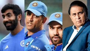 சிறந்த இந்திய ODI அணி.. பும்ராவுக்கு இடம் இல்லை.. ரோஹித்துக்கு பதில் தோனி கேப்டன்.. கவாஸ்கர் அதிரடி