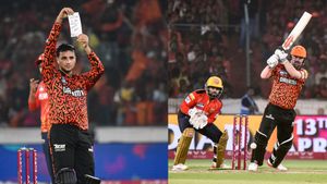 IPL 2025- அபிஷேக் பேப்பர் கொண்டாட்டம்.. உண்மையை உடைத்த டிராவிஸ் ஹெட்.. பொய் சொல்லி வசமாக சிக்கினார்