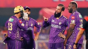 IPL 2025: இதுக்கு பாகிஸ்தான் டீமே பரவாயில்லை.. கொல்கத்தா டீமை கிழித்து தொங்கவிட்ட ரசிகர்கள்!