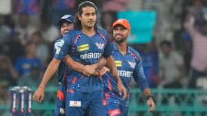 IPL 2025: “நண்பனாகவே இருந்தாலும் நீ செய்தது தவறு”.. லக்னோ பவுலர் திக்வேஷுக்கு பிசிசிஐ அபராதம்