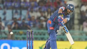 IPL 2025- கடைசி 5 ஓவரில் 57 ரன்கள் 5 விக்கெட்.. சவாலான இலக்கை தொட்ட லக்னோ.. ஹர்திக் அசத்தல் பவுலிங்