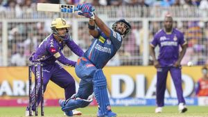 IPL: தெறிக்கவிட்ட மார்ஷ், பூரான்.. பேட்டிங் செய்ய வராமல் ஒளிந்து கொண்ட பண்ட்.. KKR-க்கு இமாலய இலக்கு