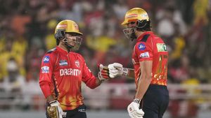 39 பந்துகளில் சதம்.. CSK பவுலிங்கை பொளந்த பஞ்சாப் வீரர் பிரியான்ஸ் ஆர்யா.. PBKS இமாலய இலக்கு