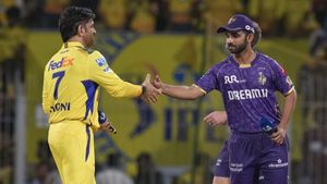 IPL 2025: சிஎஸ்கே-க்கு மோசமான பவர்பிளே.. 31 ரன்களுக்கு 2 விக்கெட் இழந்து தடுமாற்றம்..ரசிகர்கள் சோகம்