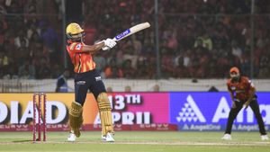 IPL 2025: கோப்பையை பஞ்சாப் பேரில் எழுதுங்க.. 6 சிக்சர்களை பறக்கவிட்ட ஸ்ரேயாஸ்.. இமாலய ரன் குவிப்பு