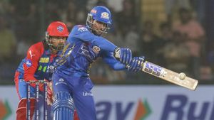IPL 2025- மீண்டும் சொதப்பிய ரோகித்.. MI அணியை காப்பாற்றிய திலக், சூர்யகுமார்.. DCக்கு சவாலான இலக்கு