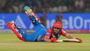 IPL 2025- ஒரே ஓவரில் தொடர்ந்து 3 ரன்அவுட்..வெல்ல வேண்டிய போட்டியில் டெல்லி தோல்வி.. MI 2வது வெற்றி