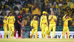 IPL 2025: எங்களுக்கா கேட்ச் பிடிக்க தெரியாது? நடப்பு சீசனில் சிறந்த கேட்சை பிடித்த ராகுல் திரிபாதி
