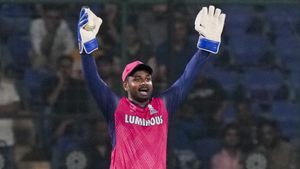 IPL 2025: ஸ்டார்க் என்ற ஒரு நபரால் தோற்றோம்.. போட்டியை எங்களிடம் இருந்து கவர்ந்து சென்றார்- சாம்சன்