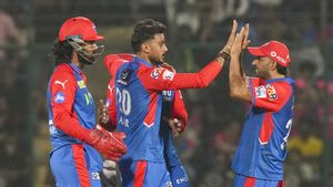 IPL 2025: பதற்றம் அடைந்த உடனே அந்த விசயத்தை தான் செய்தேன்..ஸ்டார்க்கால் மட்டுமே அது முடியும்- அக்சர்