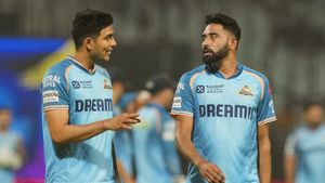 IPL 2025: உங்களுக்கு கல்யாணமாமே..? சுப்மன் கில்லிடம் டாசின் போது எழுந்த கேள்வி.. வெட்கப்பட்ட கில்