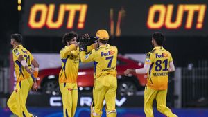 IPL 2025- சேப்பாக்கத்தில் முதல் முறையாக சிஎஸ்கேவை வீழ்த்திய சன்ரைசர்ஸ்.. தொடரை விட்டு வெளியேறும் CSK