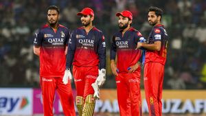 IPL 2025- முதலிடத்திற்கு சென்ற ஆர்சிபி.. டெல்லியை வீழ்த்தி அபாரம்.. குர்னல், விராட் கோலி வேற லெவல்